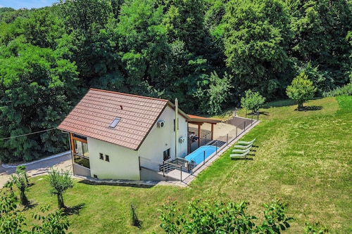 Greenwood Retreat With Hot Tub & Sauna