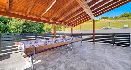 Greenwood Retreat With Hot Tub & Sauna