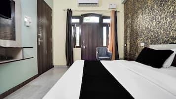 Desk, WiFi (free), bed sheets