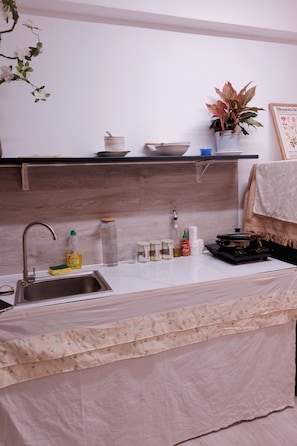 Estúdio superior, vista para a cidade | Cozinha privada | Geladeira