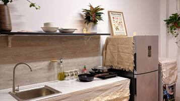 Superior Studio, City View | Private kitchen | Fridge