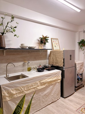 Studio Superior, pemandangan kota | Dapur pribadi | Lemari es