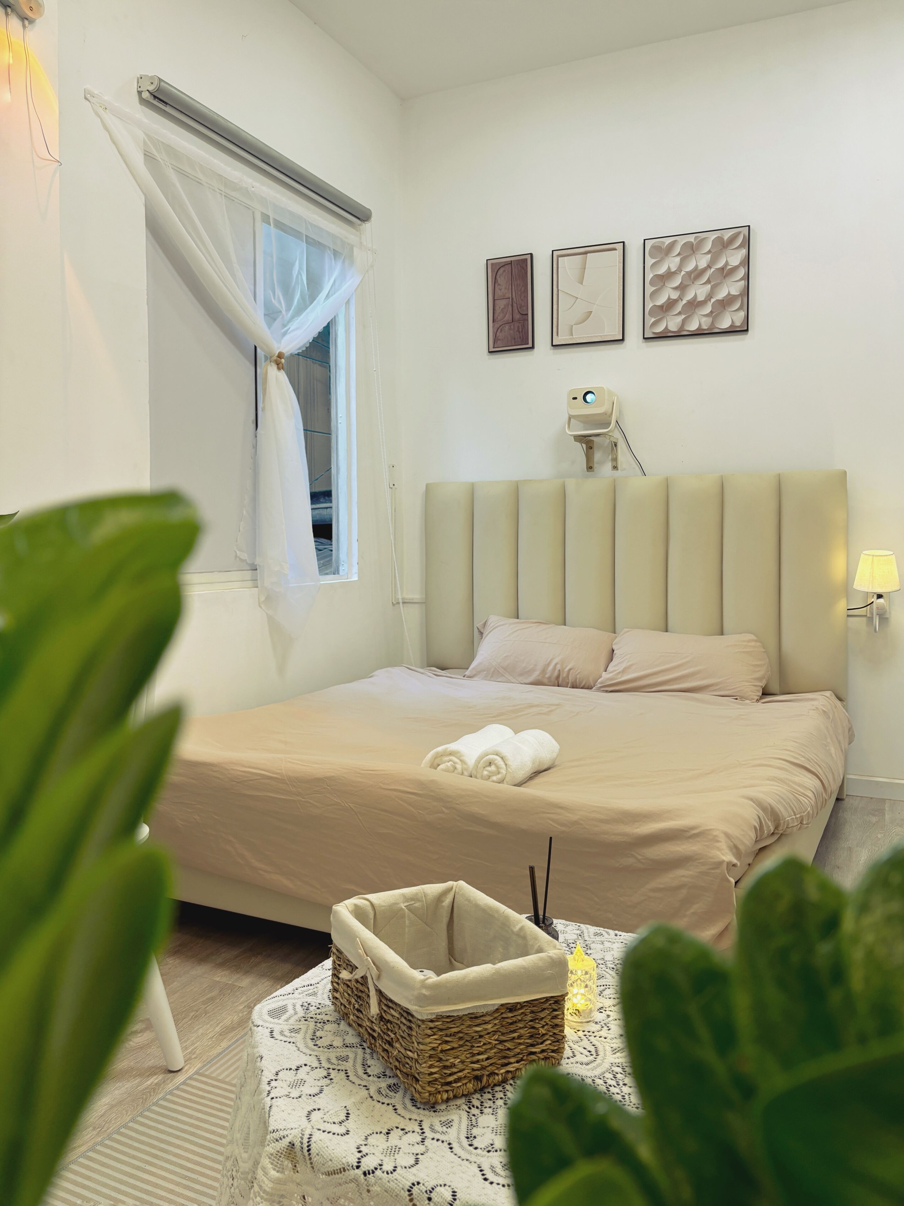 Superior Studio, Kitchenette | Desk, WiFi (free), bed sheets