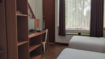 1 bedroom, desk, WiFi (free), bed sheets