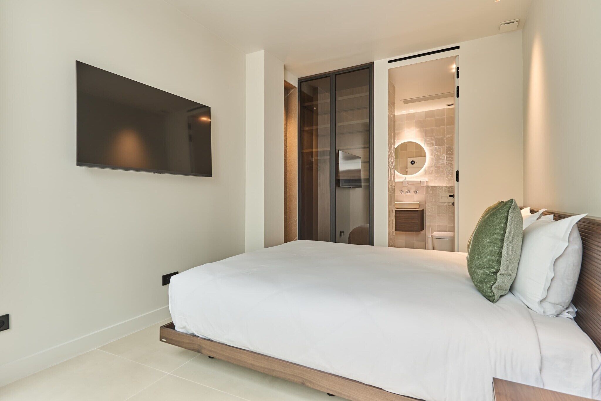2 habitaciones, tabla de planchar con plancha y wifi gratis 