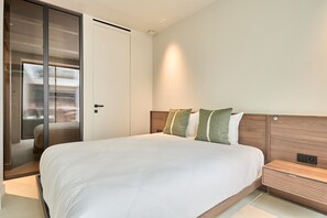 A modern bedroom with a large bed, a wooden headboard, and a sliding glass door leading to a balcony. - Sublim Apartment - Le Marais - Beaubourg (Paris)