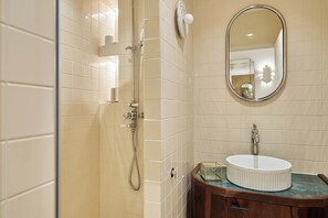 Bathroom - Sublim new triplex on Place des Vosges (Paris)