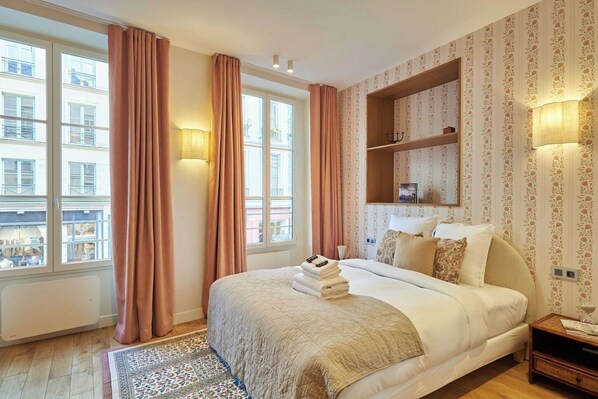 Room - Sublim new triplex on Place des Vosges (Paris)