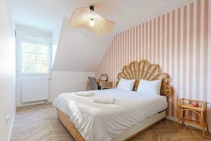 4 Schlafzimmer, Schreibtisch, Bügeleisen/Bügelbrett, Internetzugang