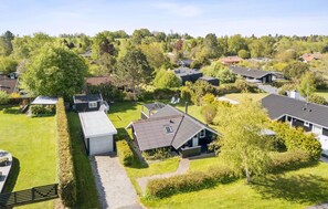 A residential area with multiple houses, well-maintained lawns, and a variety of trees. - 3 bedroom lovely home in Dronningmølle (Dronningmølle)