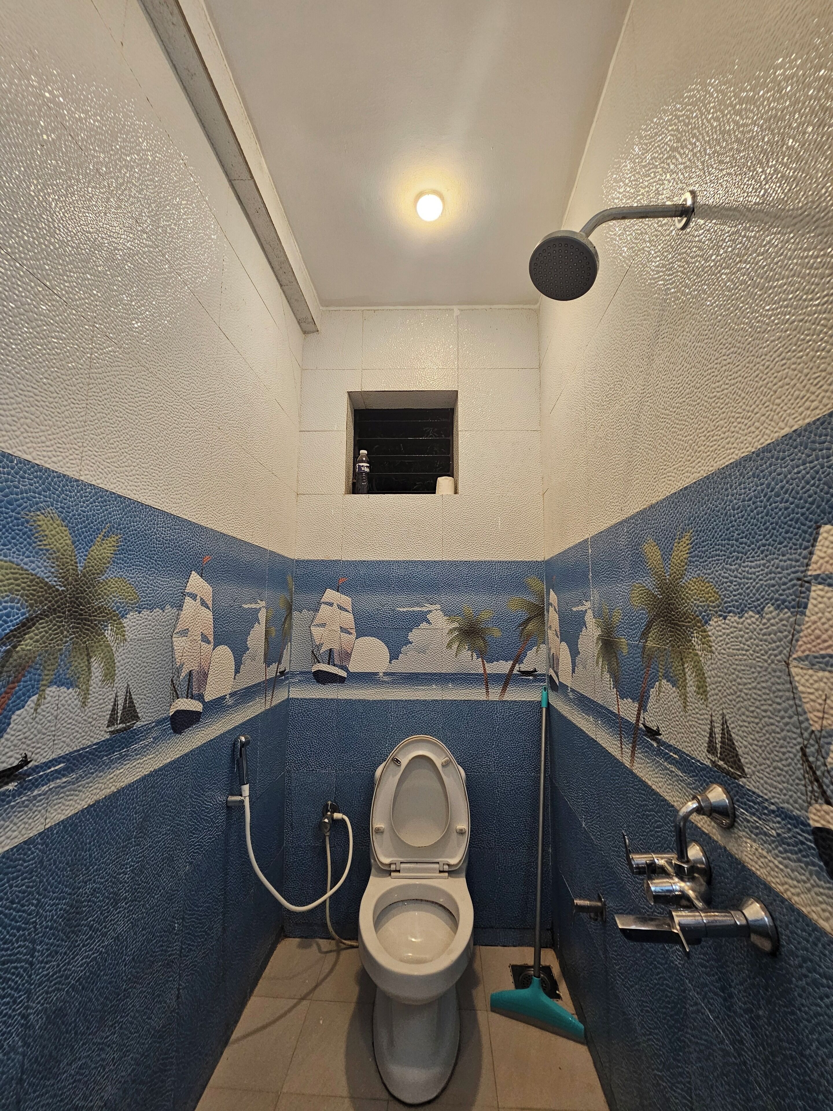 Ducha, artículos de tocador gratuitos, toallas, jabón