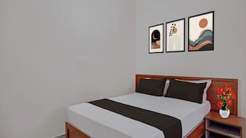Kamar Deluks | Meja kerja, Wi-Fi gratis, dan seprai linen