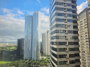 Exterior - Casa Rosa1 2BR in BGC 5th Ave Wifi 300 Mbps 5 pax (Taguig)