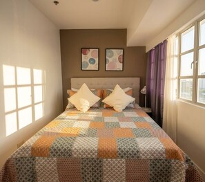 Room - Casa Rosa1 2BR in BGC 5th Ave Wifi 300 Mbps 5 pax (Taguig)