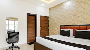 Desk, WiFi (free), bed sheets
