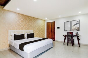 Desk, WiFi (free), bed sheets