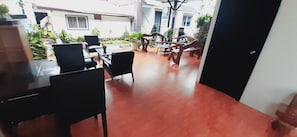 Outdoor dining - Avana Hills Boracay Prime Loft Garden Suite 401 (Boracay Island)
