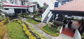 Huoneisto, 2 makuuhuonetta, patio | Ulkoruokailutilat