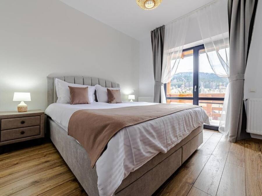 Departamento, 1 cama King size y sofá cama, cocineta, vista a la montaña | Caja de seguridad en la habitación y tabla de planchar con plancha