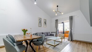 Departamento, 1 cama King size y sofá cama, cocineta, vista a la montaña | Restaurantes