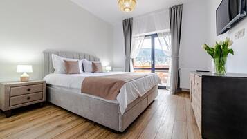 Apartemen, 1 Tempat Tidur King dengan tempat tidur Sofa, dapur kecil, pemandangan gunung | Brankas, setrika/meja setrika, dan Wi-Fi gratis