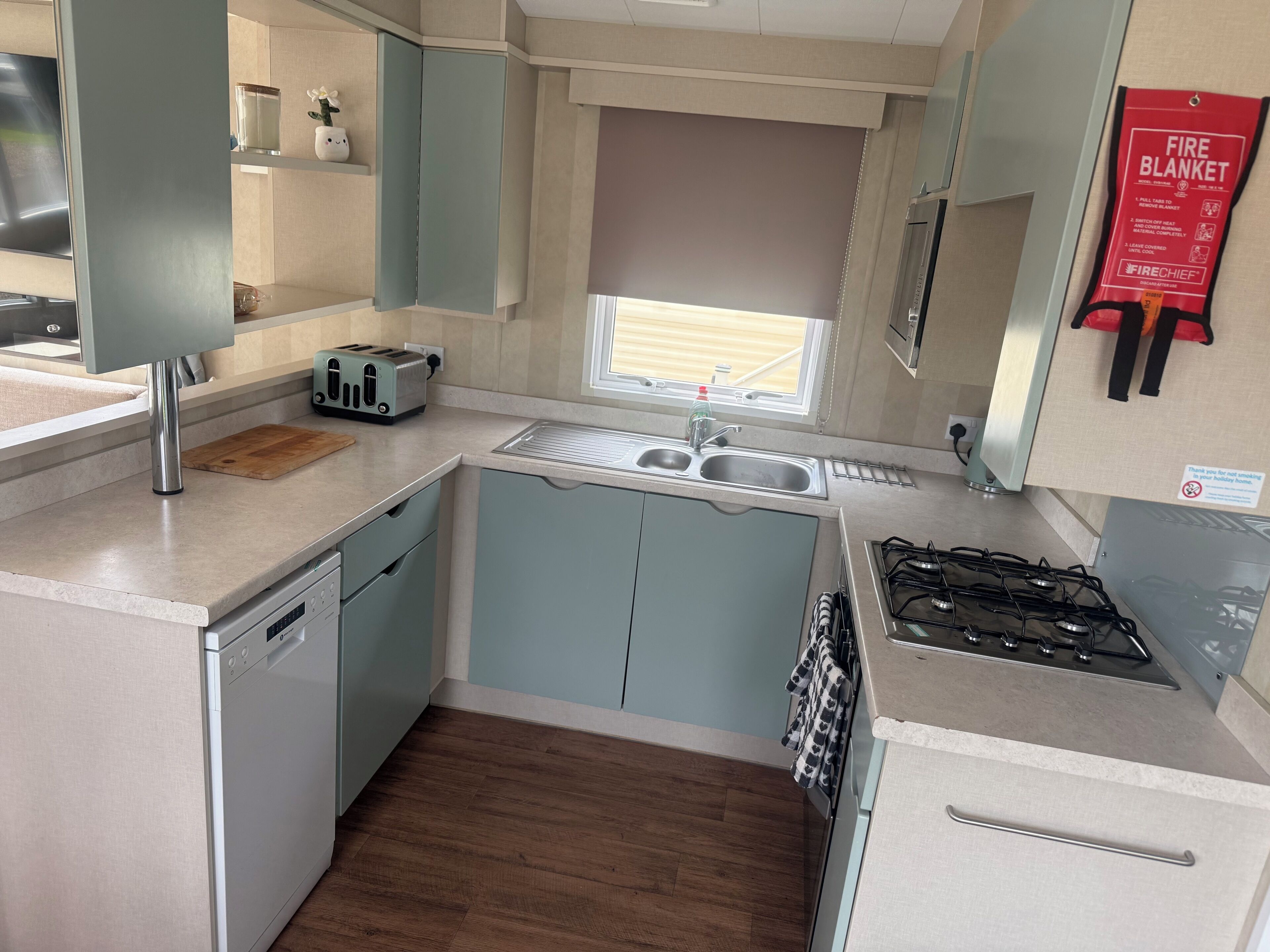 Dishwasher, cookware/dishes/utensils