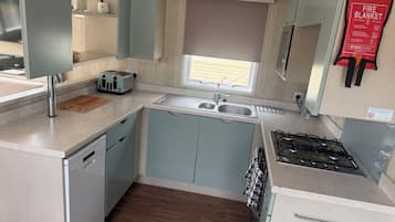 Dishwasher, cookware/dishes/utensils