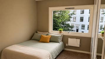 2 bedrooms, desk, iron/ironing board, WiFi (free)