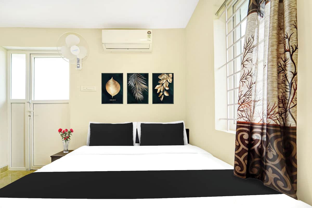 Classic Room | Desk, WiFi (free), bed sheets