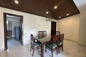 Appartement, vue montagne | Restauration