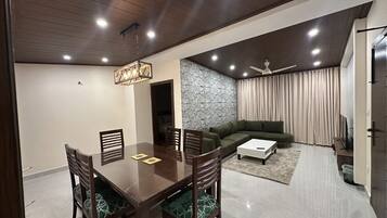 Apartamento, vistas a la montaña | Interior
