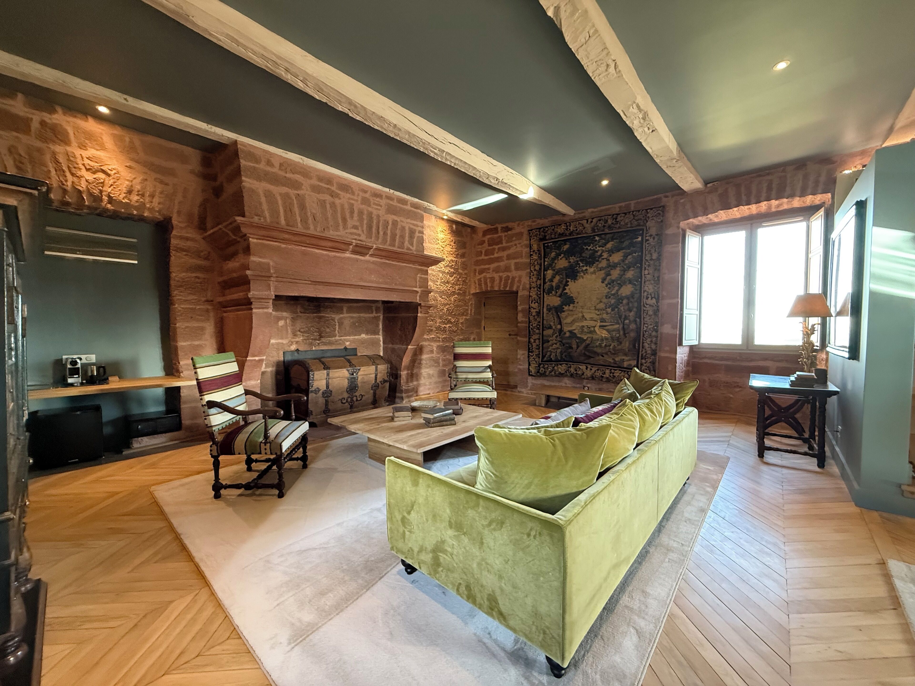 Luxury Suite, Valley View | Living area | 80-cm Smart TV with satellite channels