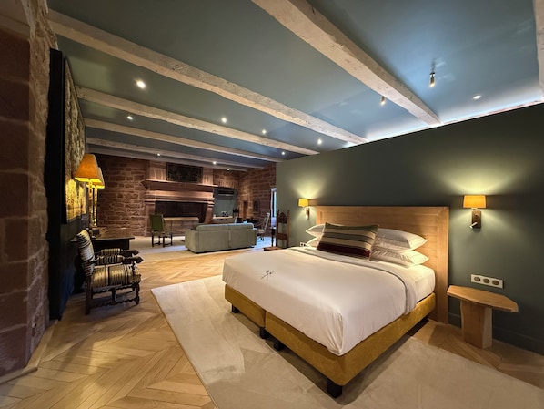 Royal Suite, Valley View | Minibar (some free items), in-room safe, WiFi (free)
