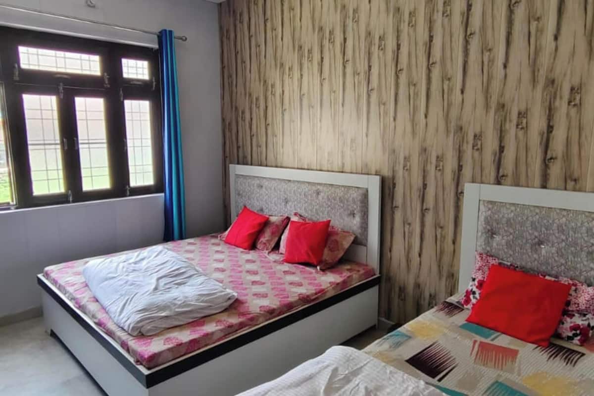 Standard Quadruple Room, City View | Desk, WiFi (free)