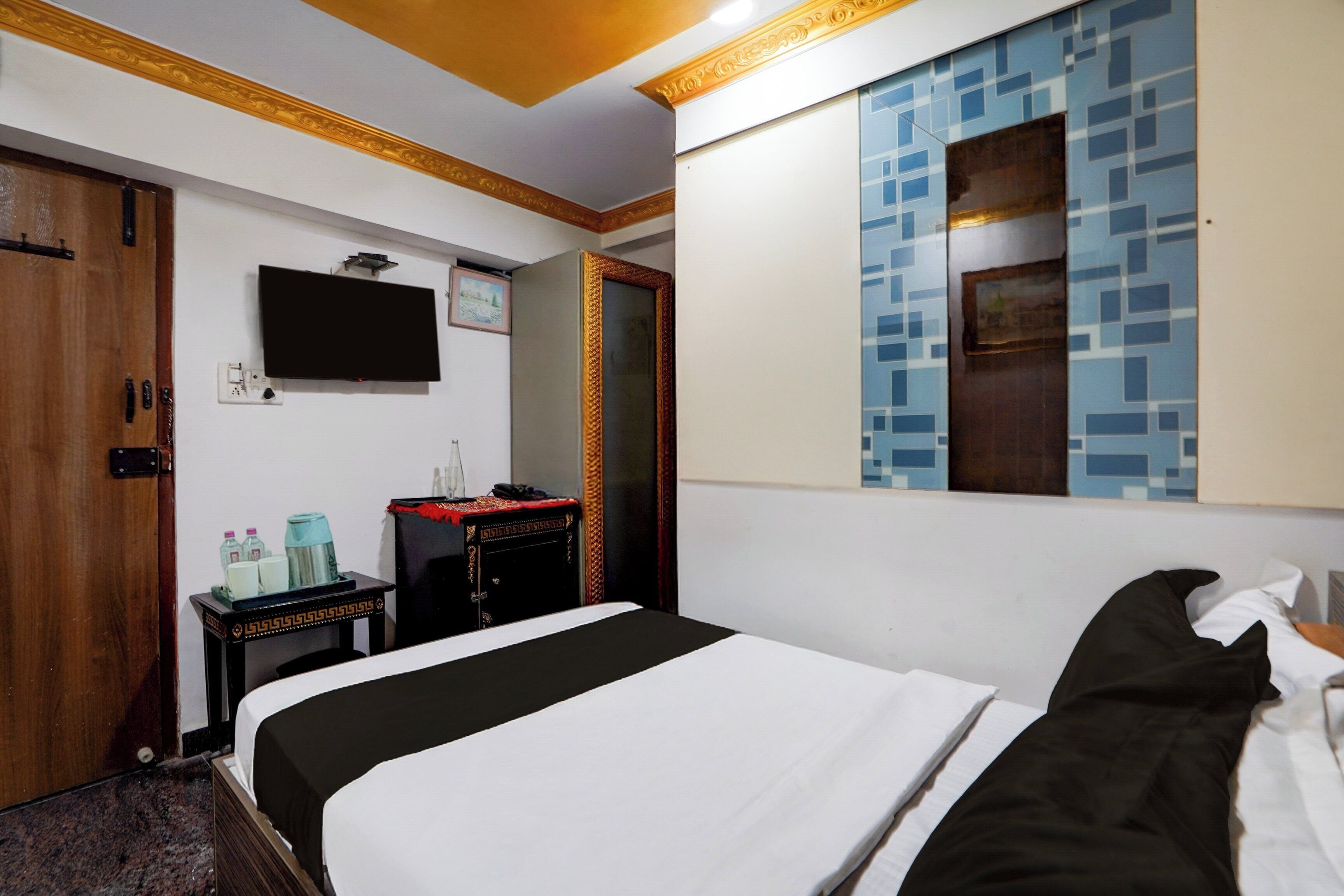 Escritorio, wifi gratis, ropa de cama