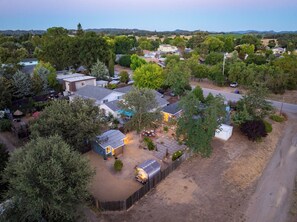A residential area with houses, trees, and a dirt road. - NEW Pup Friendly 3BR Country Home 10 mins to SLO (Santa Margarita)