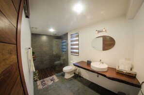 Deluxe Double Room, Pool View | Bathroom - PALAKA RESORT (General Luna)
