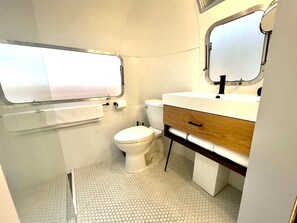 Bathroom - Cozy Airstream Perfect for a Romantic Weekend of Stargazing in East Zion, Utah (Orderville)
