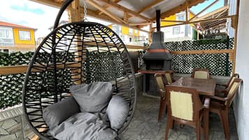 Luxury Apartment | Outdoor dining