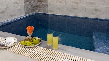 Luxury Apartment | Pool | 14 outdoor pools