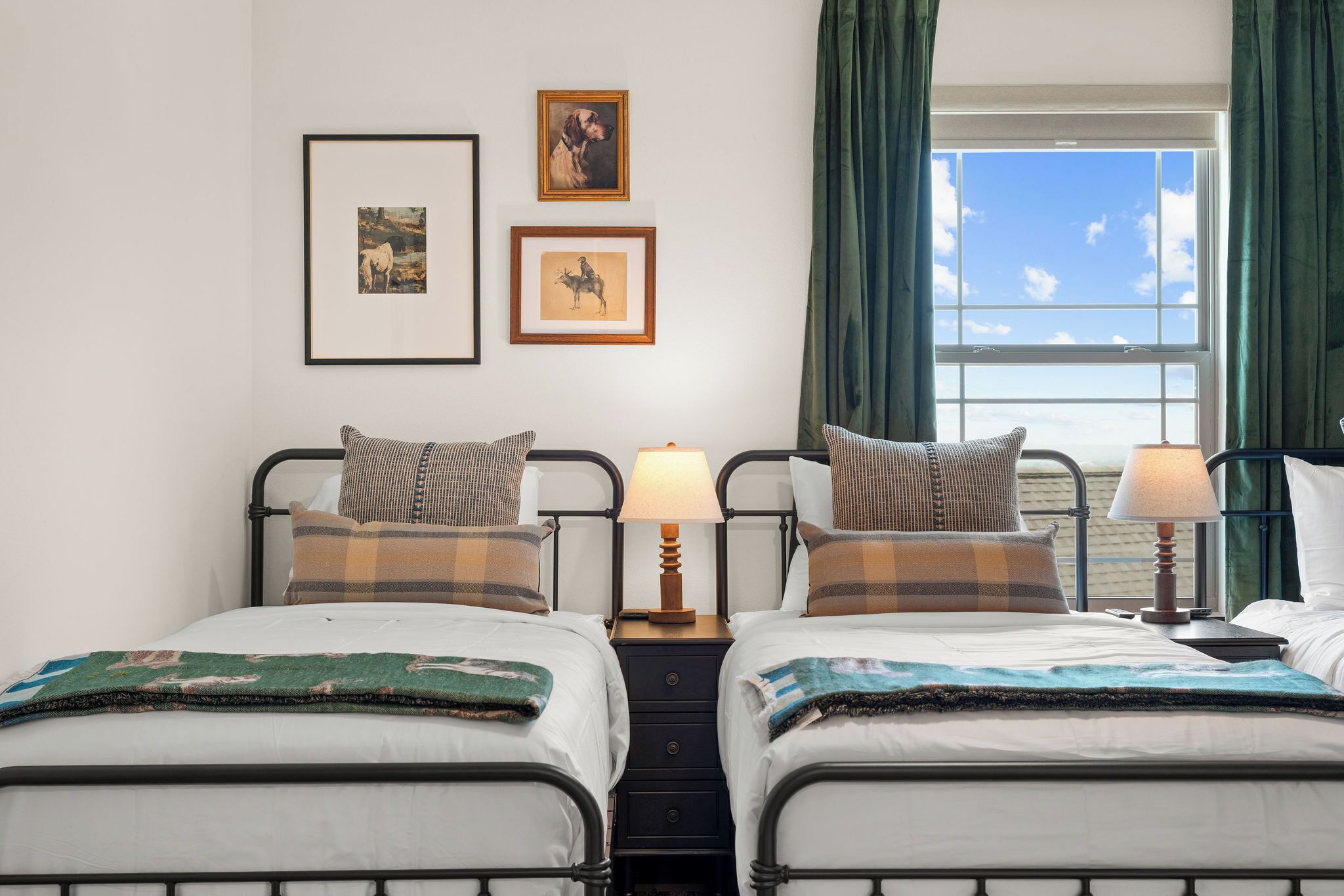 3 bedrooms, WiFi (free), bed sheets