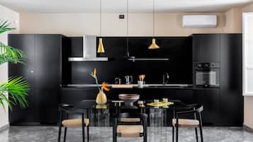 Luxury Condo, 1 Double Bed with Sofa bed, Pets Allowed | Private kitchen | Full-size fridge, stovetop, dishwasher, cookware/dishes/utensils