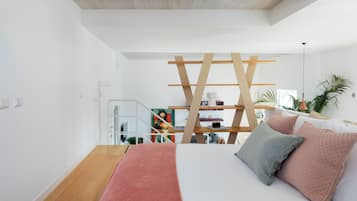 Luxury Condo, 1 Double Bed with Sofa bed, Pets Allowed | In-room safe, iron/ironing board, WiFi (free)