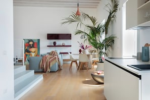 Luxury Condo, 1 Double Bed with Sofa bed, Pets allowed | Interior