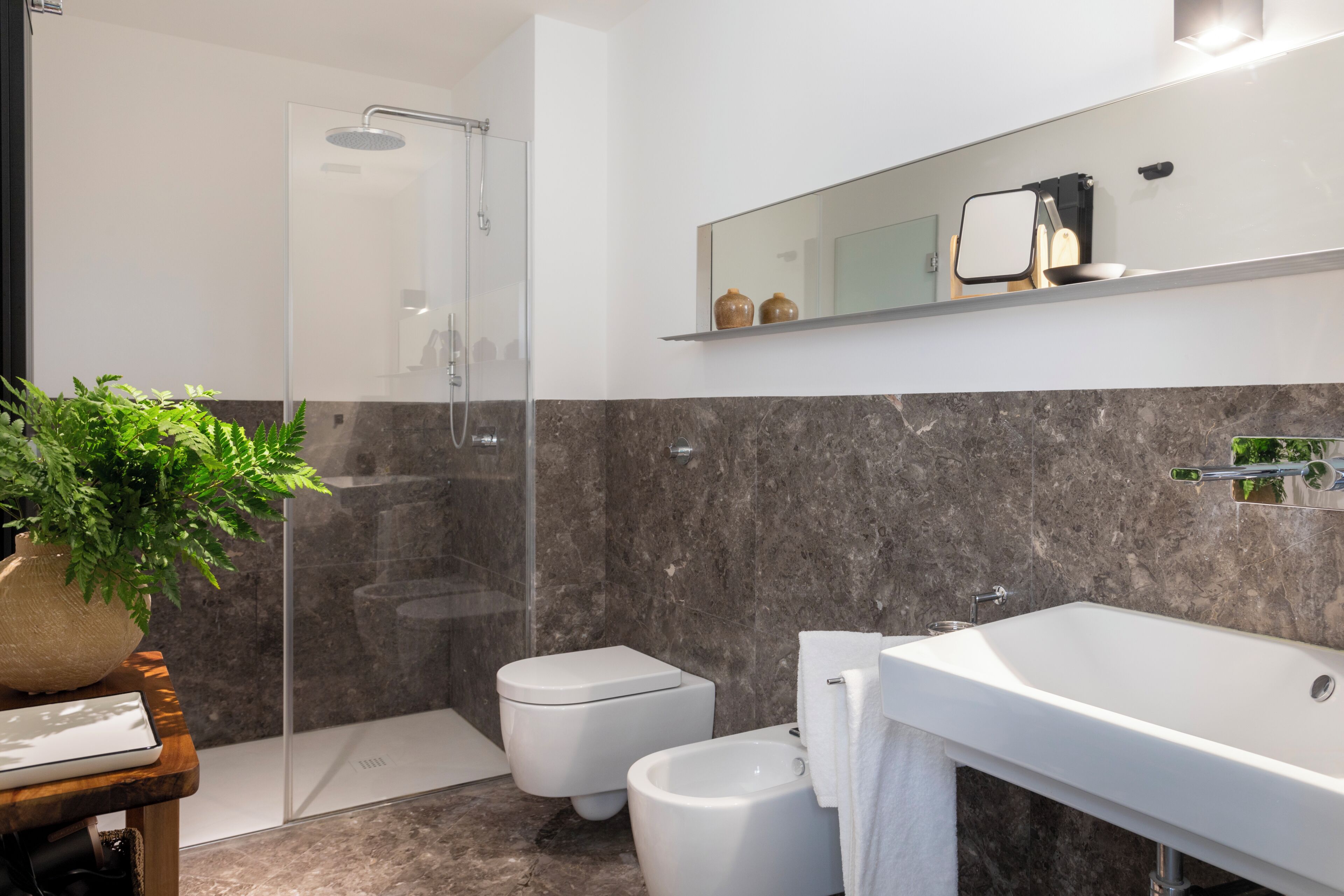 Luxury Condo, 1 Double Bed with Sofa bed, Pets Allowed | Bathroom | Free toiletries, hair dryer, towels, soap
