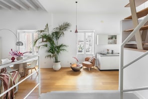 Luxury Condo, 1 Double Bed with Sofa bed, Pets allowed | Interior