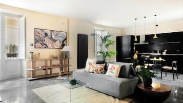 Luxury Condo, 1 Double Bed with Sofa bed, Pets Allowed | Living area