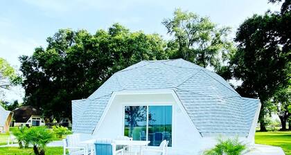 Lakefront Studio Dome for 3 with Kitchen & Patio | Near Orlando Nature Escape