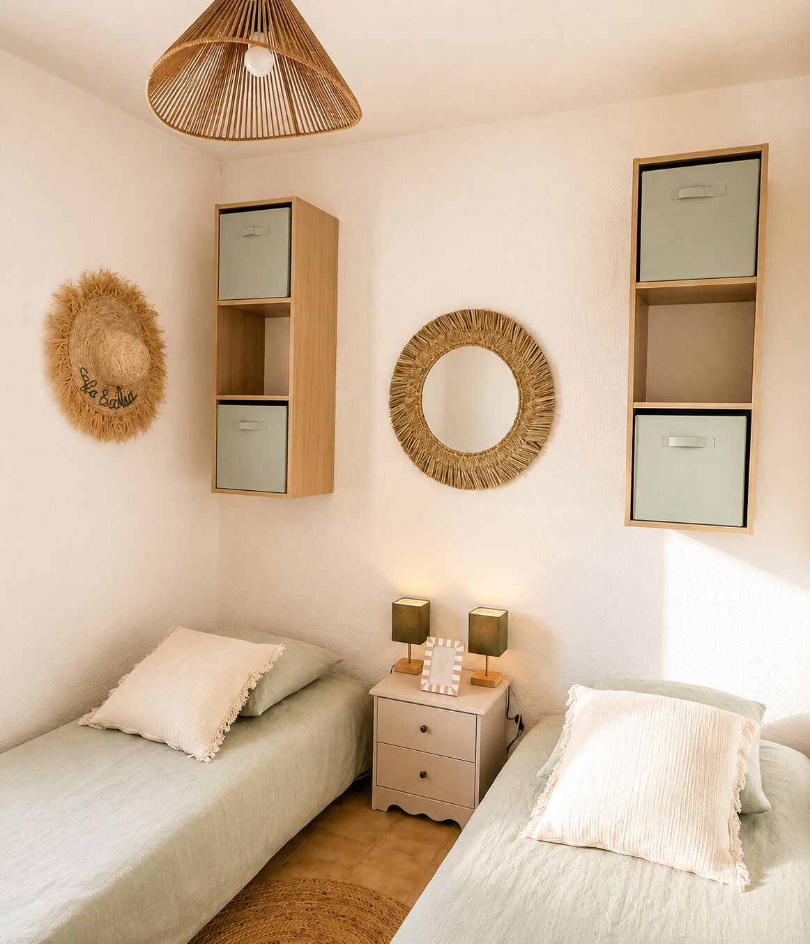 2 habitaciones, tabla de planchar con plancha, wifi y ropa de cama 