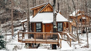 Unclassified image, 3 of 25, button - Stunning Wooden Tree House with Fire Pit in Gatlinburg, Tennessee (Gatlinburg)